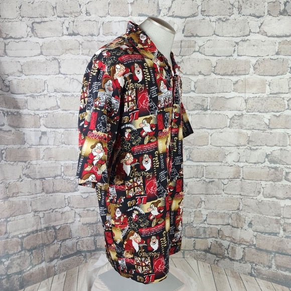 Disneyland Resort Short Sleeve Camp Shirt Grumpy Snow White Red Black Size XL - Picture 7 of 11